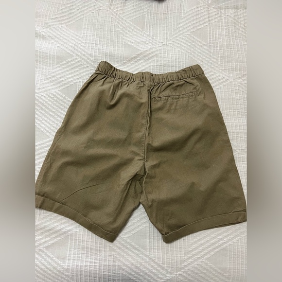 Khaki Green short - Picture 1 of 4
